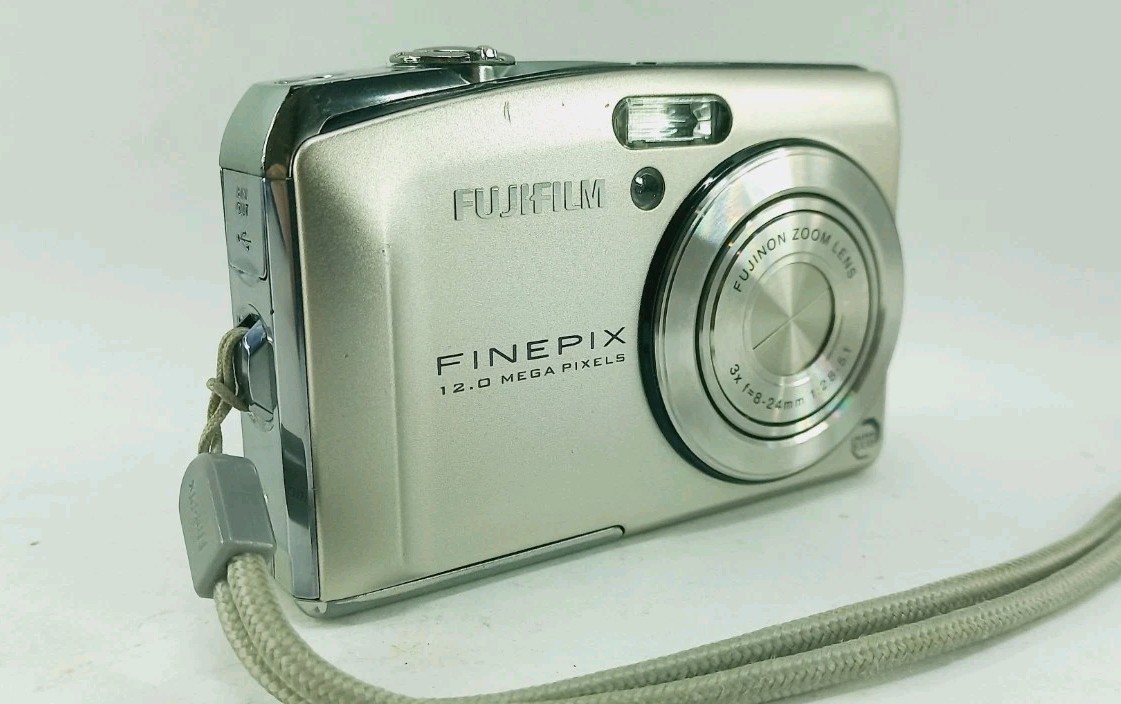 Fujifilm Digital Camera FinePix F50fd Silver 12.0MP Batter - Case