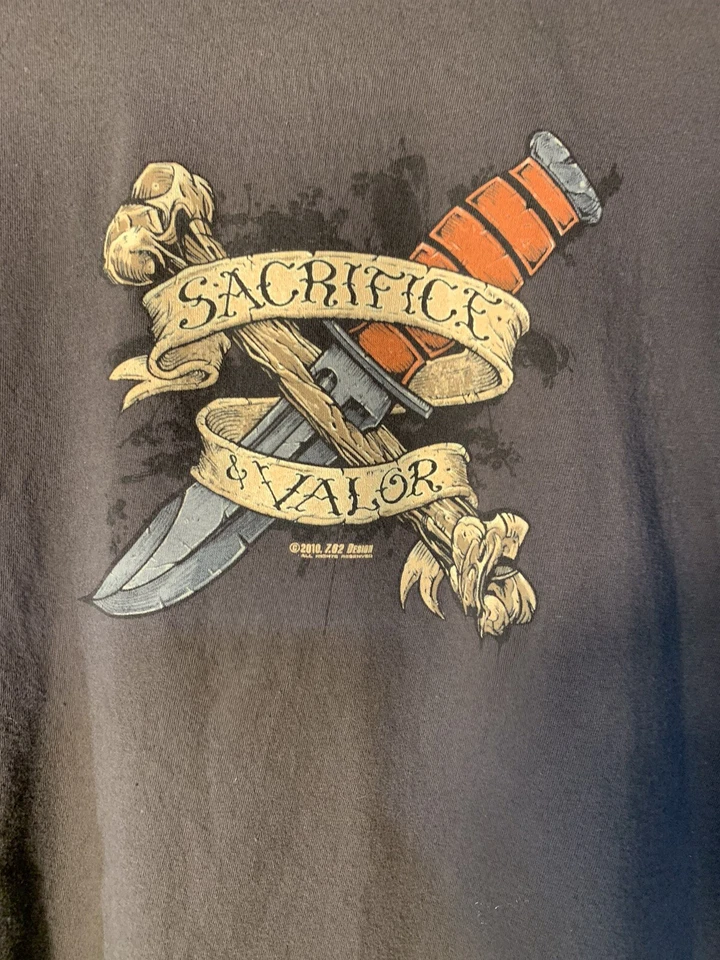 Camiseta Sacrifice & Valor tamanho G - Imagem 3 de 4