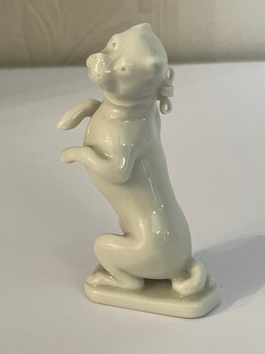 Porcelana Nymphenburg 2095 Blanc De Chine Miniatura Pug Mendigando en Piernas Traseras - Imagen 8 de 9