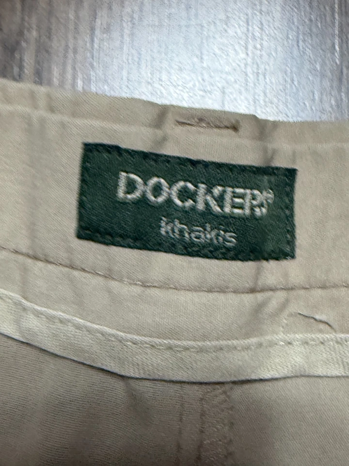 Dockers Pants, Men's Size 40x30, Tan, Khaki Pants, Pleated, Straight 40" Length - Image 4 of 4