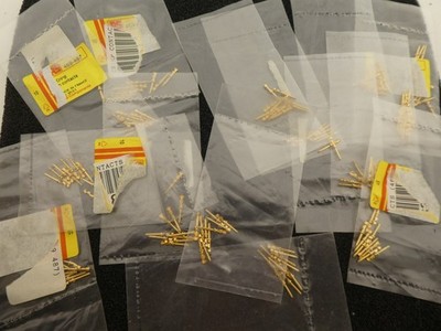 RS Components / 469-487 / 140x ITT D*U Crimpkontakte (25-7-25-7)