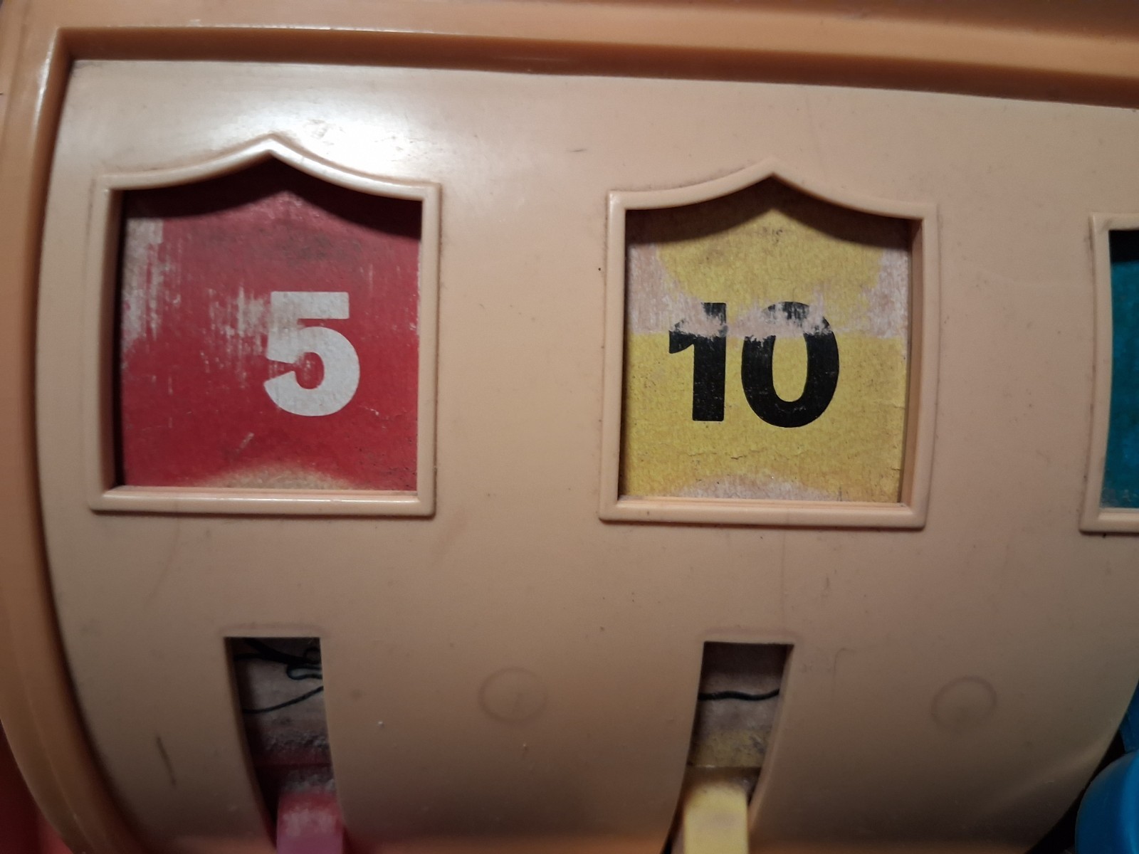 как выглядит Vintage 1974 Fisher Price Toy Cash Register 926 W 2 Coins Works Bell Rings фото