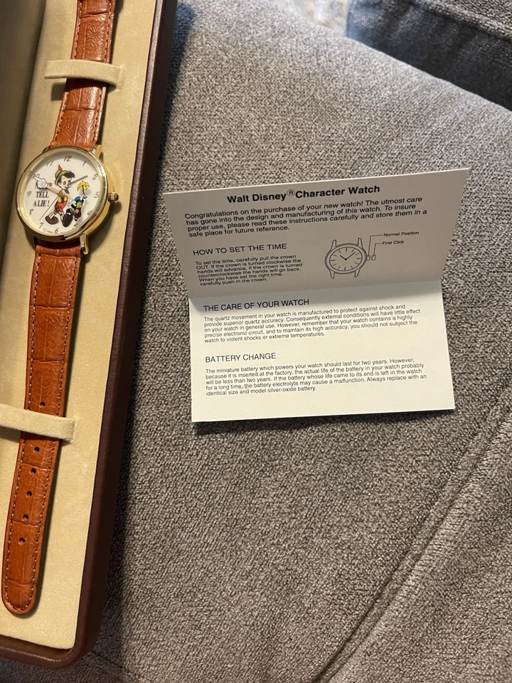 RELOJ DE CRICKET DISNEY PINOCHO Y MINÍ " NUNCA DIGAS UNA MENTIRA Caja de Batería Nueva Foto 2 de 4