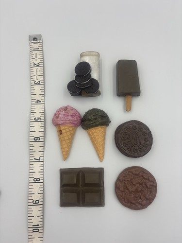 Realistic VTG Plastic/ Rubber Food Refrigerator Magnets Lot of 7, Oreo
