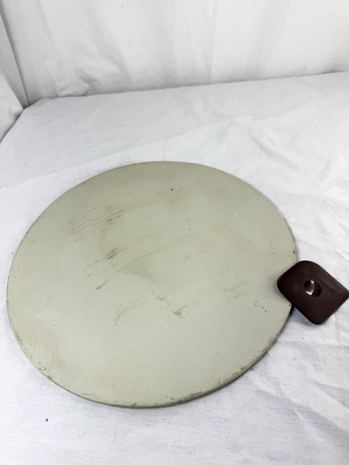 Pampered Chef Stoneware 13" Beige Round Pizza Stone Pan Baking & Scraper USA FSh
Opens in a new wind