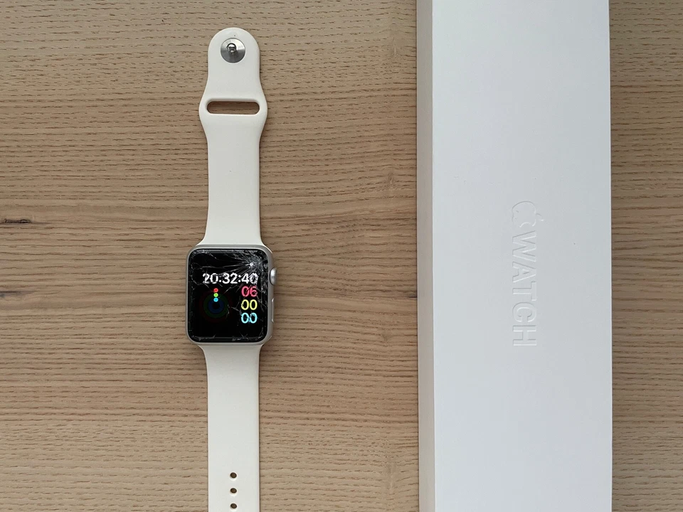 Apple Watch Serie 1 de 42mm  + 11 Correas + 2 cargadores | Pantalla rota - Imagen 3 de 4