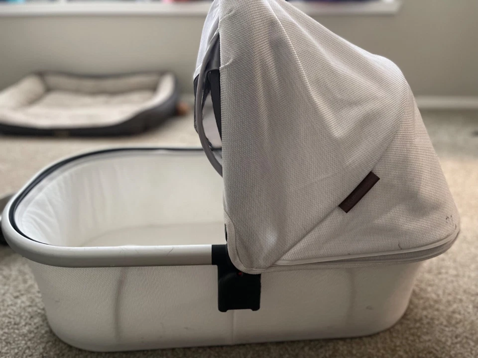 Carrinho UPPAbaby berço para carrinho ou suporte, ou sozinho, ligeiramente usado - Imagem 2 de 4