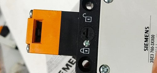 Interruptor de posición de seguridad Siemens 3SE3 760 24VD controlador actuador de bloqueo transductor - Imagen 7 de 16