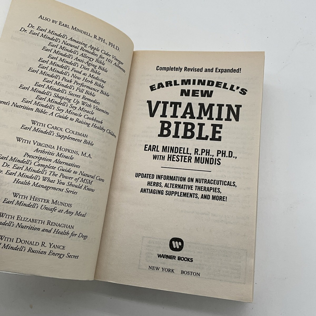 Earl Mindell New Vitamin Bible by Earl L. Mindell (1985, Mass