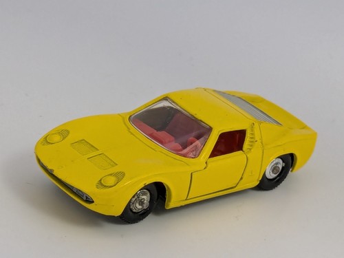 Vintage 1969 Matchbox Lesney No. 33 Yellow Lamborghini Miura w/ Red Interior - Picture 4 of 7