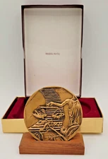 Medallic Arts Co BRIGGS v ELLIOTT RARE BRONZE MEDAL Medallion Vtg w/ box & stand