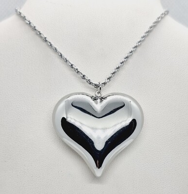 Anello con ciondolo cuore pendente e sagoma bimba in argento 925 rodiato personalizzabile con nome