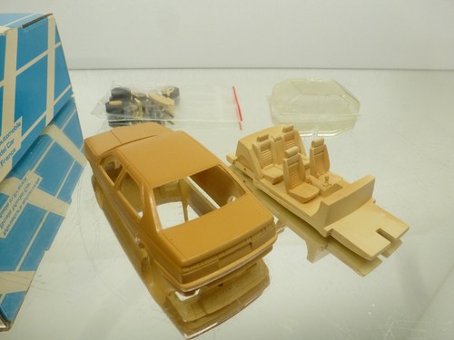 ALEZAN 83 ALFA ROMEO 164 3.0L V6 1988 -1:43- UNBUILT RESIN KIT IN BOX - Imagen 6 de 7