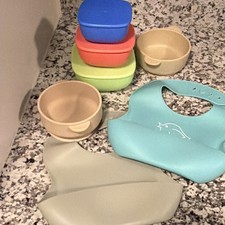 Happy Healthy Parents Baby Feeding Set: 2 Bibs, 2 Bowls, 3 Food Containers