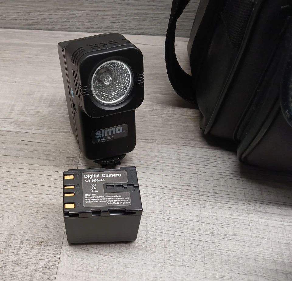 Vintage JVC GR-DVL120U Mini DV NTSC Mini DV Camcorder Bundle - Image 3 of 4