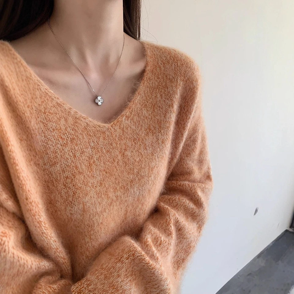 Novo Suéter Feminino de Lã Cor Camelo Decote V Inverno Malha Solta Suéter Quente - Imagem 4 de 4