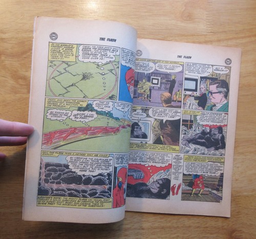 FLASH #127 (1962) **Key Book!** (FN) **Very Bright & Colorful!** - Picture 3 of 4