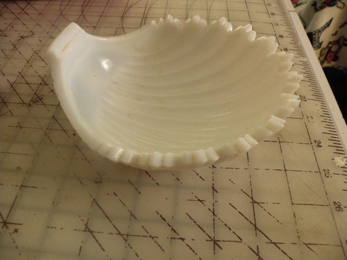Westmoreland Scallop Shell Footed Soap DISH WHITE Milk Glass Toothed Edge 6" - Picture 2 of 4