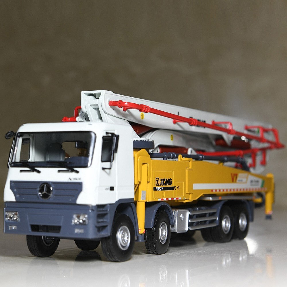 1/35 Scale XCMG 62 Concrete Pump Truck Model 7 Section Booms