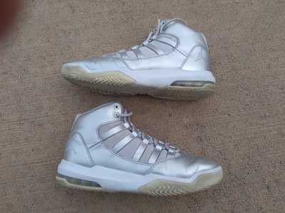 BASKETS NIKE AIR JORDAN MAX AURA SE ARGENT AV5175-040 taille Y