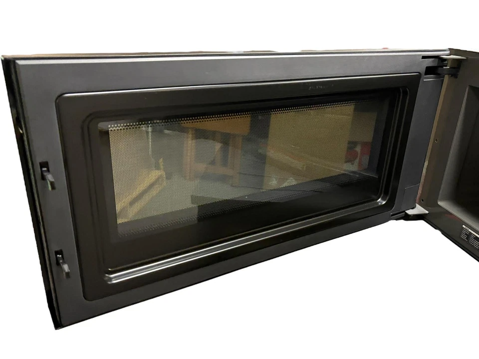 Microondas LG 1,3 pies cúbicos bajo perfil sobre la gama con sensor de cocción Foto 4 de 4