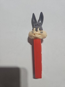 WARNER BROS. 1978 VINTAGE BUGS BUNNY RED PEZ DISPENSER WITHOUT FEET