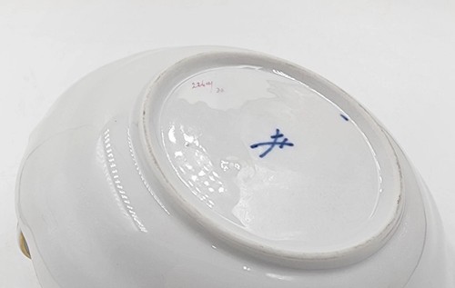 Hand-painted Meissen porcelain coffee cup - Picture 6 of 6