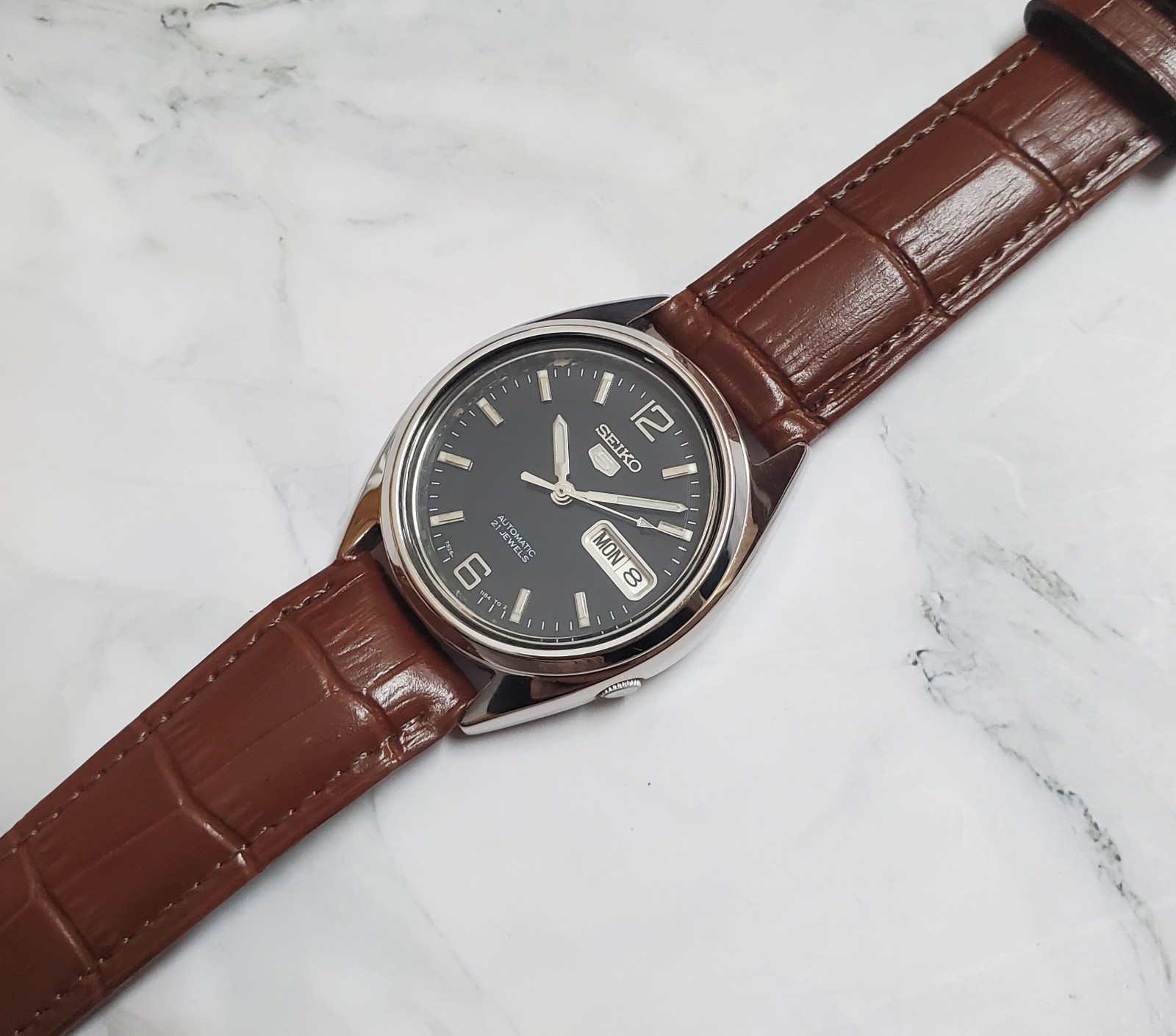 Seiko Vintage SNK393 Dial JDM Automatic Textured Retro Sunburst Black Ultra Rare - VintageWatches.PK Seiko Vintage SNK393 Dial JDM Automatic Textured Retro Sunburst Black Ultra Rare - vintagewatches.pk