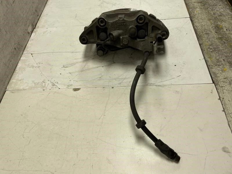 Audi A6 2008 sedán 3,2 L pinza de freno delantera izquierda lado del conductor OEM+ Foto 3 de 4