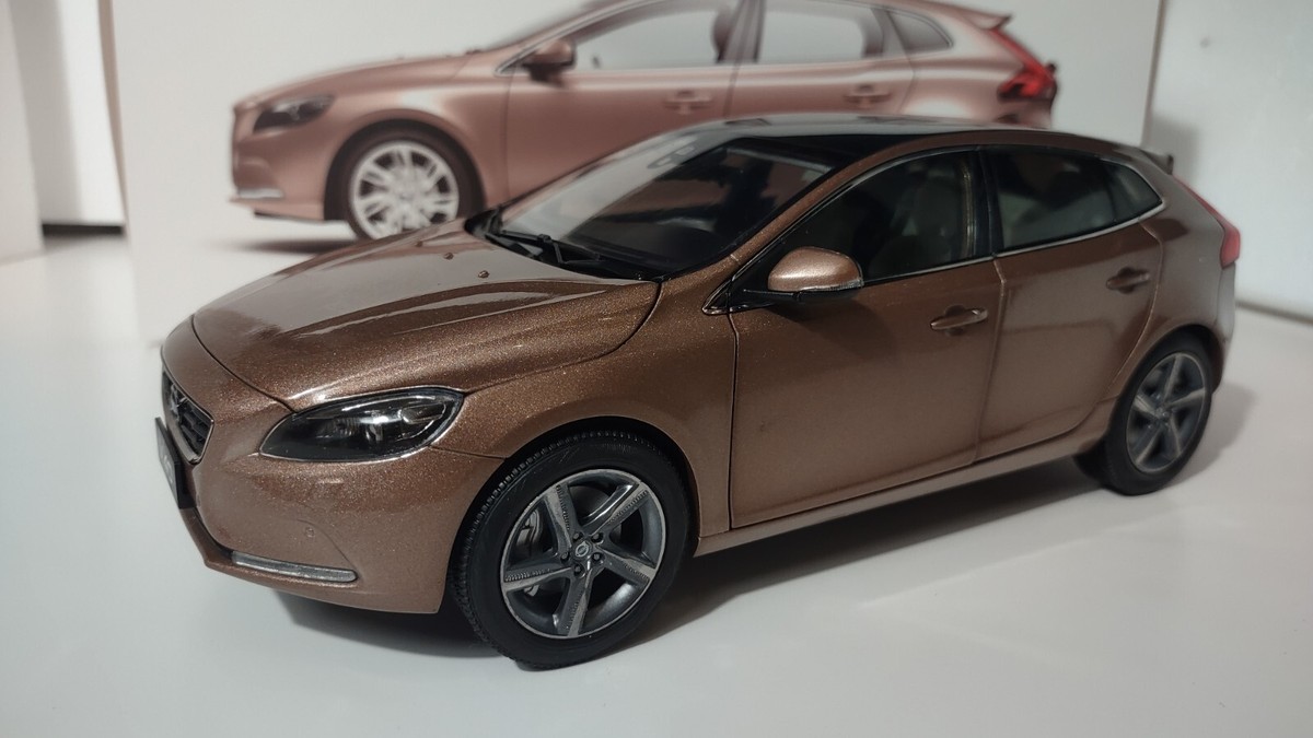 1/18 scale diecast Volvo V40 | eBay
