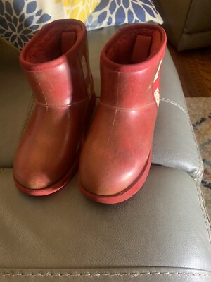 UGG Women's Classic Clear Mini Samba Red & White Waterproof Boot Size 6