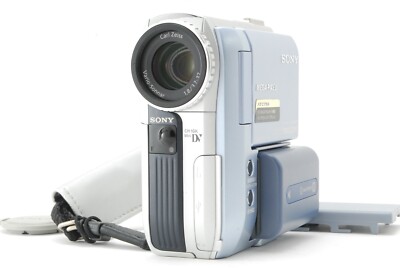 ビデオカメラ SONY MiniDV Handycam DCR-PC105 MINT w/case] Sony Handycam DCR-PC105 Mini DV Camcorder From