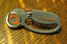 Fiskars Rotary Cutter Lapel Pin - Vintage Gray Fashion Comfort Loop Tool Badge