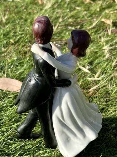 Bride Groom Ceramic Statue 16cm Long In Good Condition Decoration Piece - Picture 2 of 7
