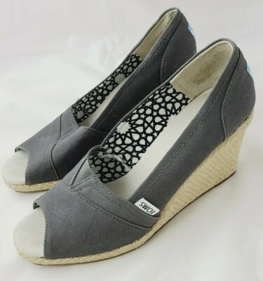  Tom's Size 9.5 Womens Wedge Gray Canvas Peep Toe Hels Shoes