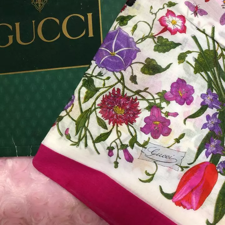 Gucci Foulard Blanc Rose Coton Femme Floral Multifonctionnel Italie