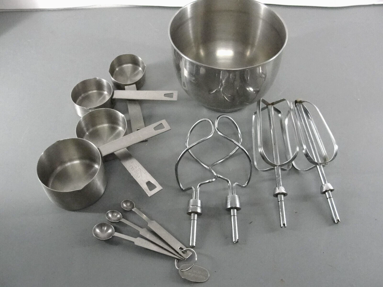 STAINLESS STEEL LOT SUNBEAM MIXING BOWL BEATERS KNEADER MEASURING CUP SPOON VTG