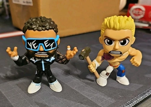 FUNKO MYSTERY MINIS WWE 2026 "JEY USO, Cody Rhodes" FIGURES NEW