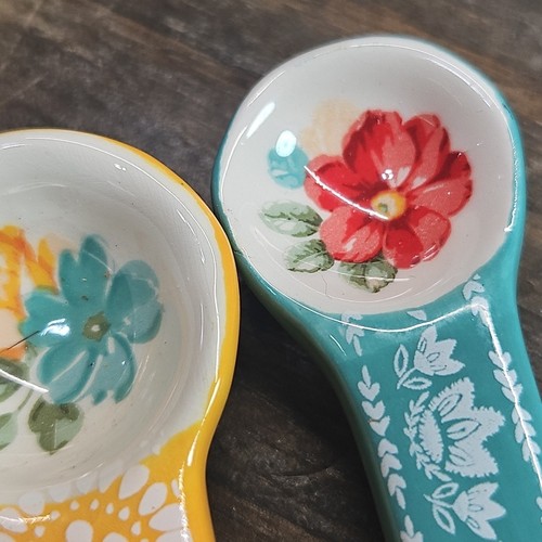 Pioneer Woman Flowered 4-Piece Stoneware Measuring Spoon Set - Picture 5 of 11