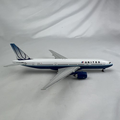 ENHANCED Gemini Jets 1:400 United Boeing 777-200 N769UA GJUAL659 - Picture 11 of 15