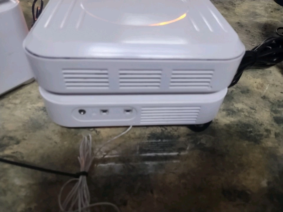 Magnavox MM435  3-Piece Shelf Stereo System (CD, FM Radio, Bluetooth , Speakers) - Image 4 of 4