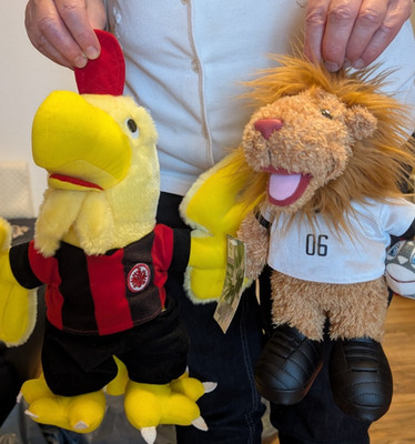 Neu Goleo VI Löwe Plüschtier WM 2006 Deutschland Fifa und SGE ADLER Eintracht