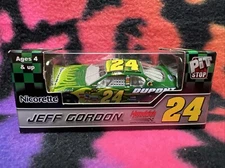 Jeff Gordon 2006 #24 Nicorette Dupont Chevy Monte Carlo 1/64 Action Diecast