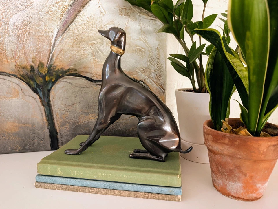 Estatuilla de perro de bronce vintage | Whippet o Doberman | Abstracta, elegante retro Foto 2 de 4