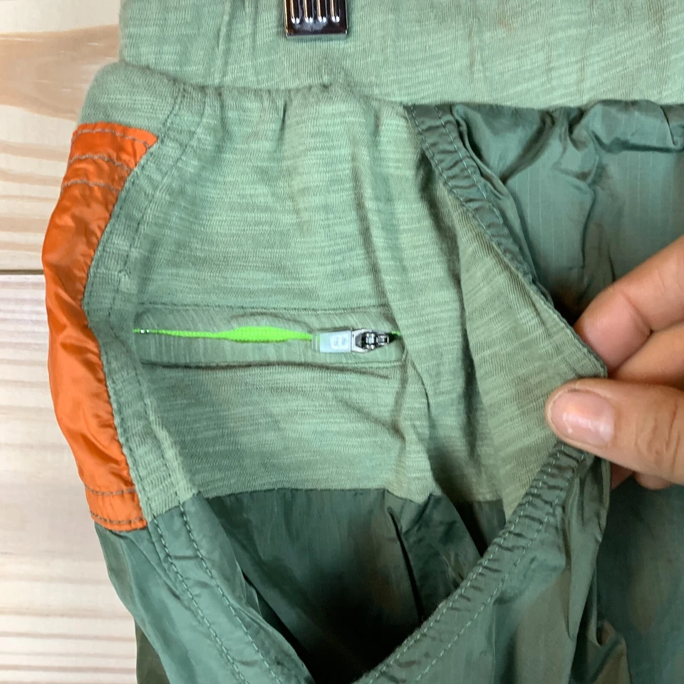 Pantalones Cortos Sin Paredes Grandes Verde Nylon Slub Tejido Forrado Cordón Foto 3 de 4