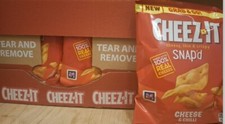 Cheez It Snap'd Cheese & Chilli Crisps 40g PACK OF 8