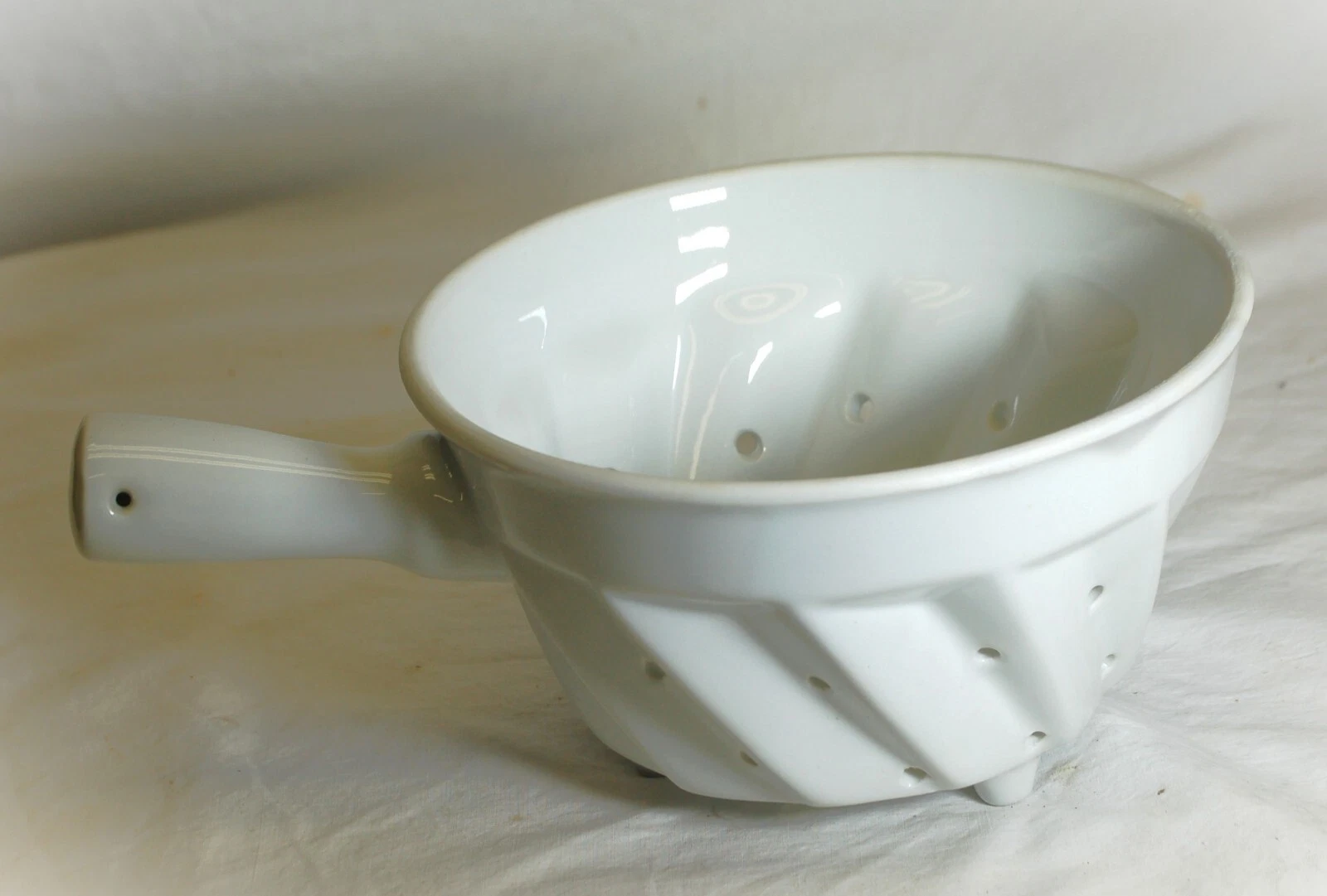 White Stoneware Strainer Colander Bowl Swirl Footed