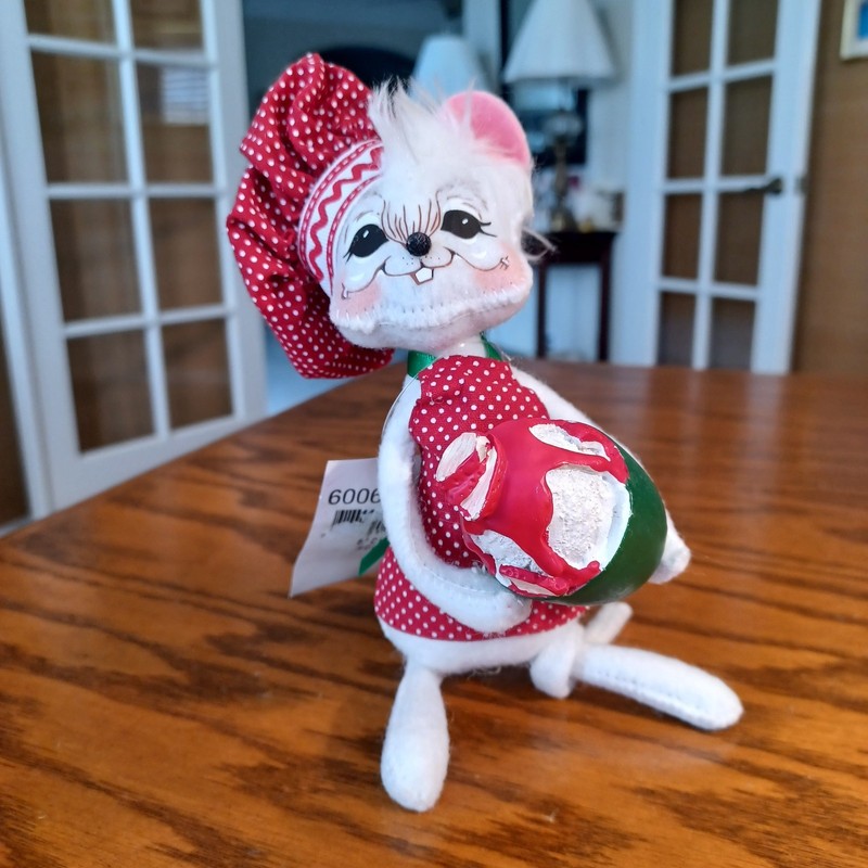 2009 Annalee 6" Chef Boy Mouse with Ice Cream Sundae Red White Green Xmas w TAG
