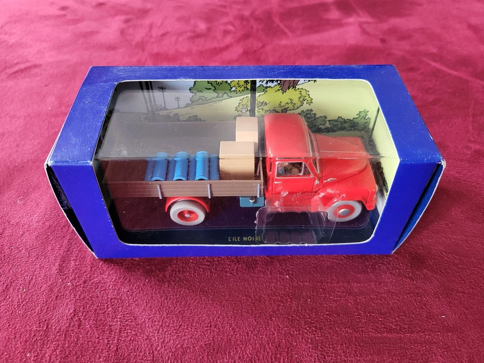 TINTIN en VOITURE - L'ILE NOIRE - LE CAMION ROUGE 1/43 - HERGE BD - Photo 2/3