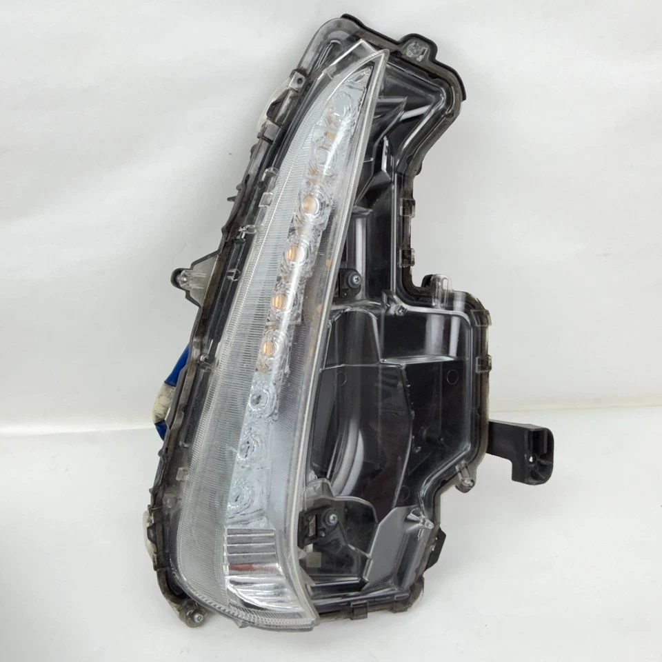 Lámpara de señal antiniebla LED derecha Toyota Prius Prime 2017-2022 OEM 81510-47120 Foto 2 de 4